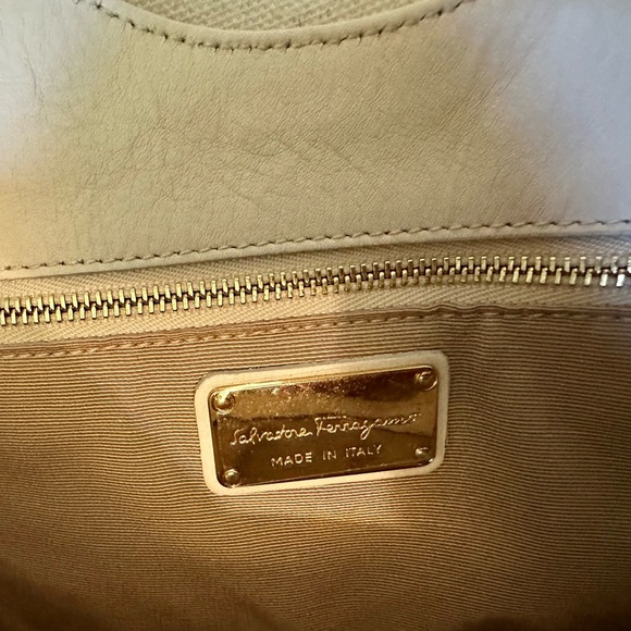 Salvatore Ferragamo Med Melinda Tote Pristine Natural Leather Color Authentic - Picture 8 of 12